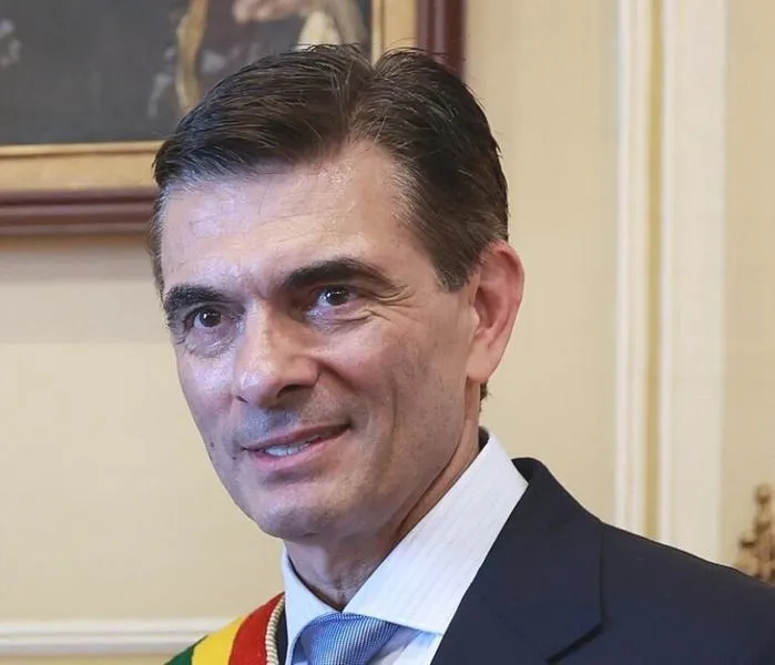 Czy prezydent ma prawo nie podpisać ustawy? Analiza możliwości i konsekwencji