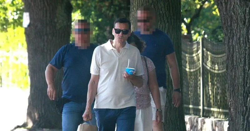 Gdzie znajduje się dom Morawieckiego w Dębkach — adres i dojazd