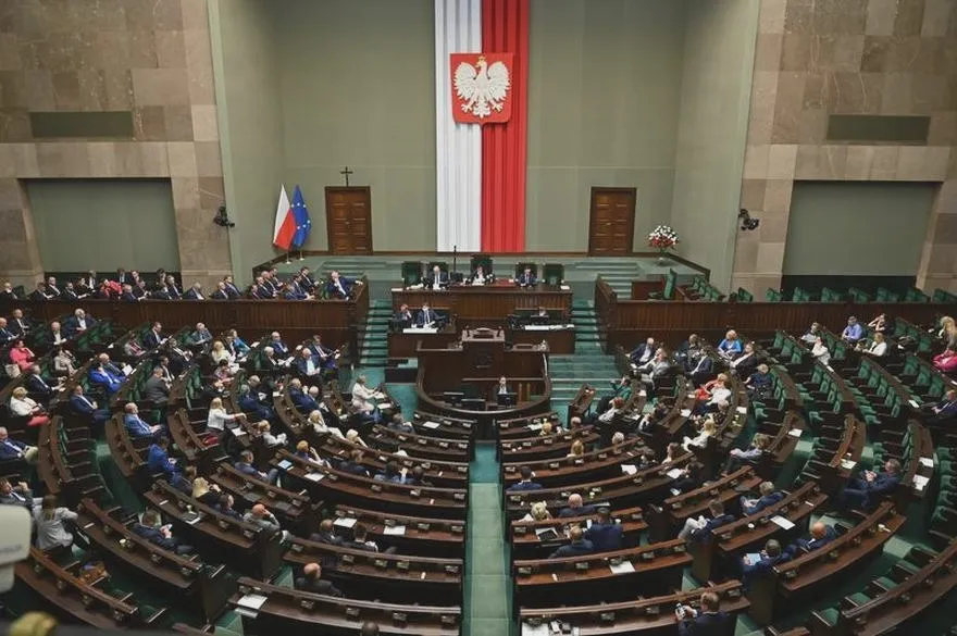Jak działa parlament w Polsce: przewodnik krok po kroku