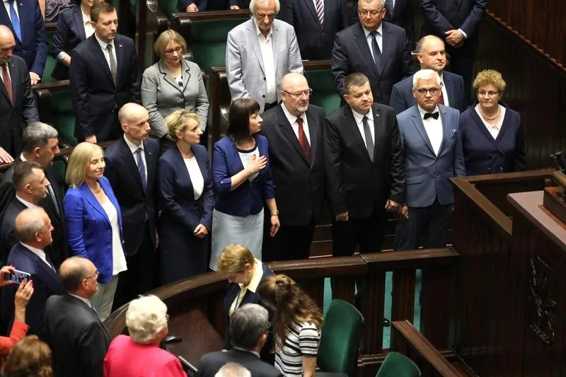 Jaką wodę wybiera Sejm? Co piją posłowie i skąd pochodzi