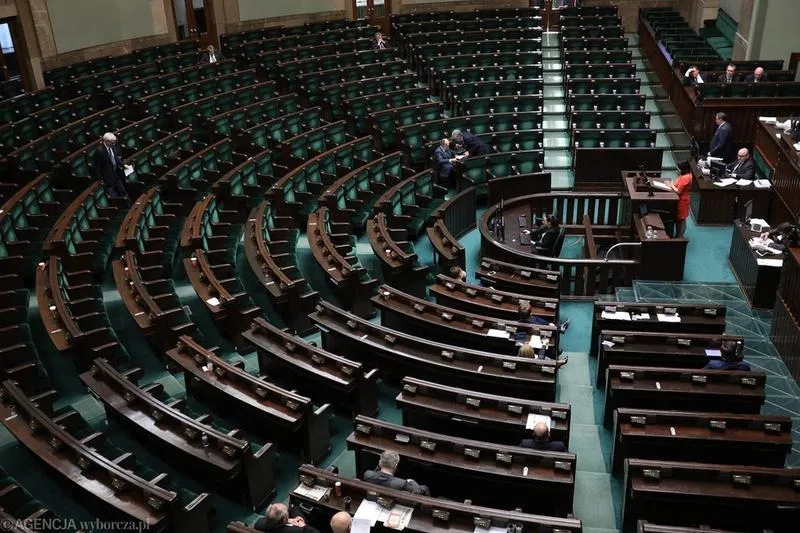Jakie elementy tworzą polski parlament? Zrozum skład i funkcje jego instytucji