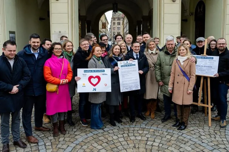 Jakie koalicje mogą powstać po wyborach? Analiza scenariuszy i potencjalnych układów sił