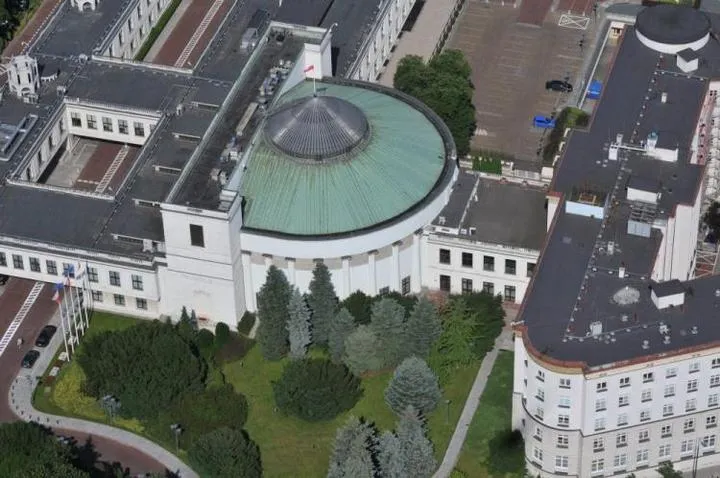 Odkrywając tajemnice: jak funkcjonuje polski parlament w praktyce