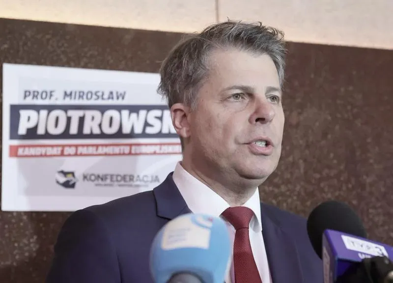 Mirosław Piotrowski biografia